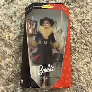 Barbie 1998 Winter Holiday Barbie